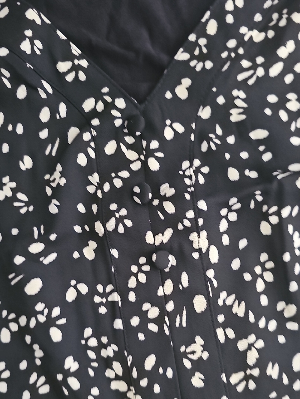 Fortune & Ivy Black & Cream Printed V-Neck Cap Sleeve Top - Picture 3 of 6